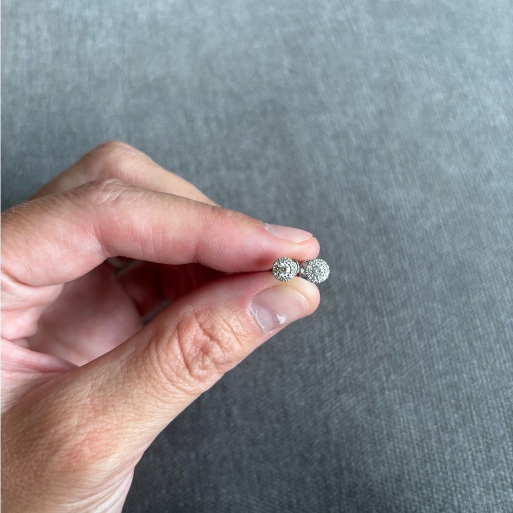 White gold and diamond earrings